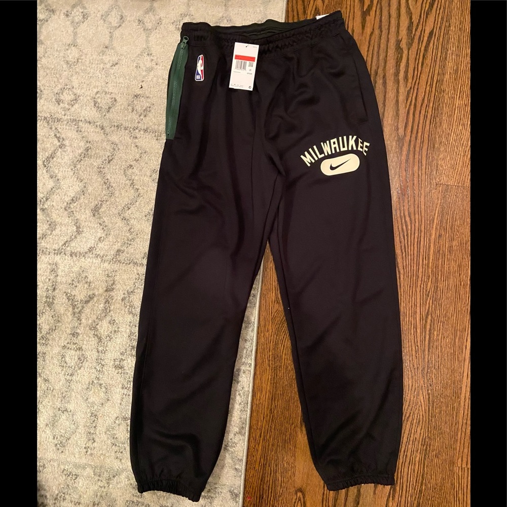 NIKE BUCKS SPOTLIGHT PANTS (L) (NEVER WORN)